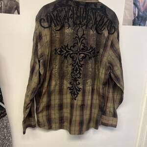 Roar Men's XXL Brown Plaid Embroidered Gothic Cross Long Sleeve Button Up Shirt